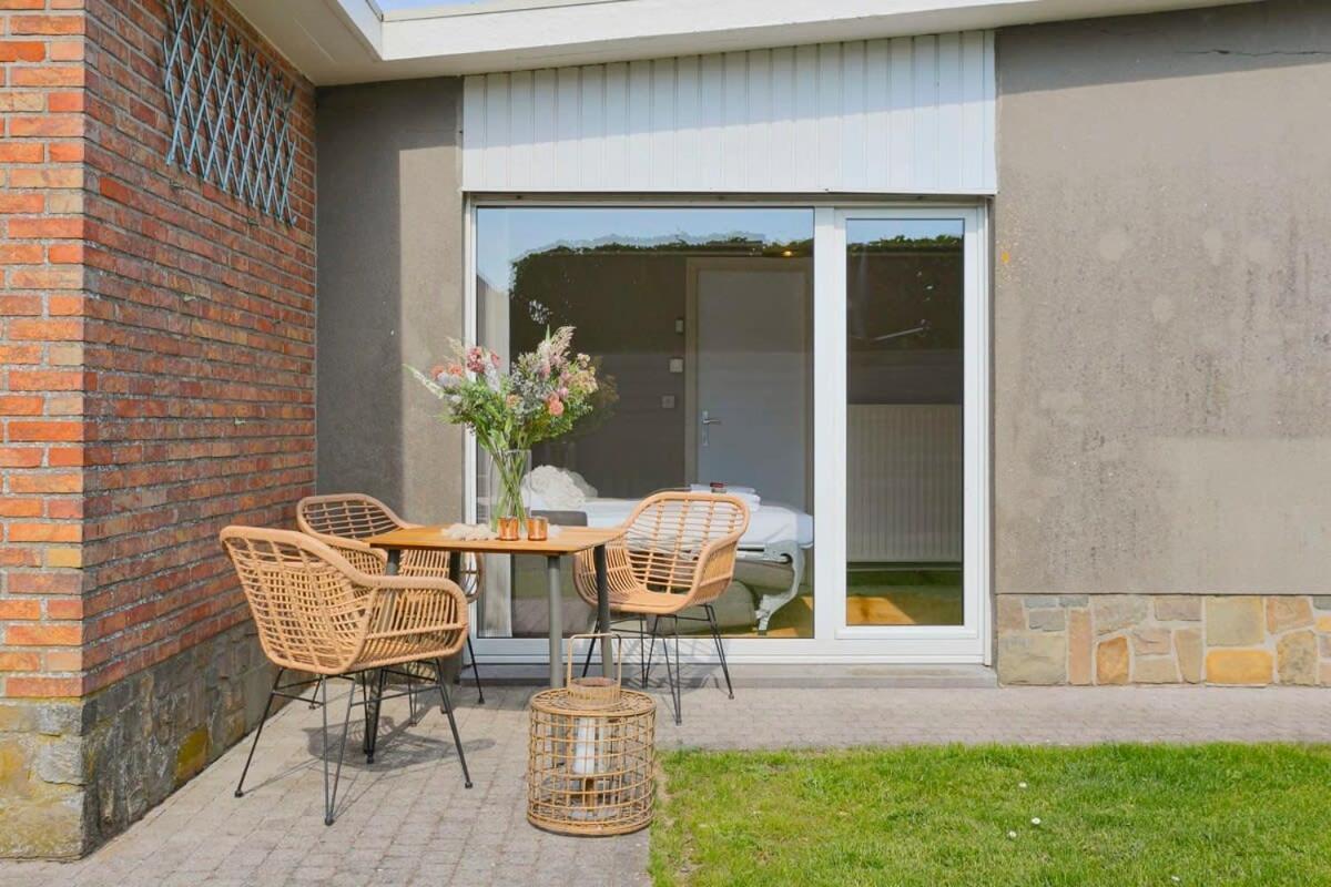 Huswell - Bungalow With Garden At 5 Minutes From The Beach Villa De Haan Exterior foto